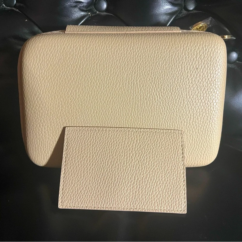 GIORGIO‎ ARMANI cosmetics bag+ Cad holder (Brand new)